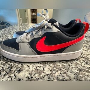 Nike shoes/ gray, red/ youth size 7
